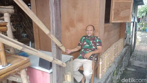 Ayok Susanto, pedagang bambu di kawasan Jalan Letjen Sutoyo, Waru Sidoarjo