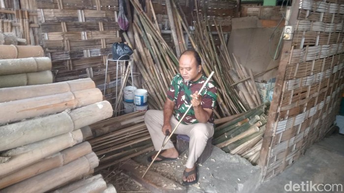Ayok Susanto, pedagang bambu di kawasan Jalan Letjen Sutoyo, Waru Sidoarjo