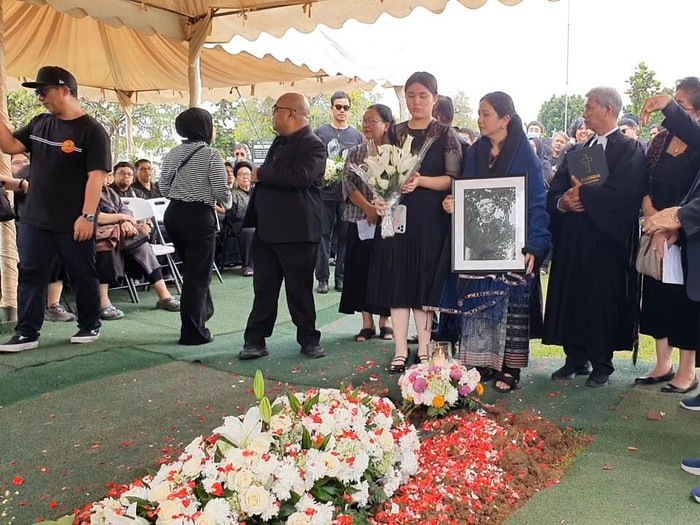 Pemakaman gitaris band seringai Ricky Siahaan di San Diego Hills, Karawang