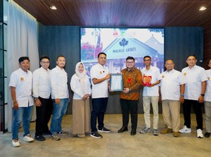 Bupati Kediri Dapat Penghargaan dari REI, Dinilai Permudah Perizinan