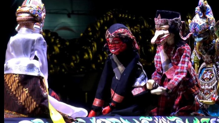 Pentas wayang golek di Lapang Merdeka, Sukabumi.