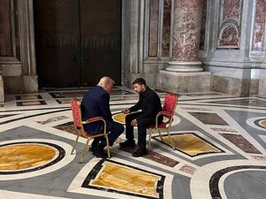 Trump-Zelensky Bertemu Empat Mata di Sela-sela Pemakaman Paus Fransiskus