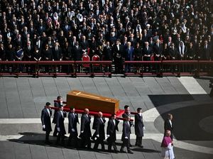 Misa Dimulai, Jenazah Paus Fransiskus Dibawa ke Alun-alun Santo Petrus