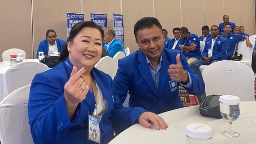 Pose Jane Natalia Suryanto dan Simon Petrus Kamlasi saat menghadiri Muswil PAN NTT 2025 di Kupang, Sabtu (26/4/2025). (Simon Selly/detikBali)