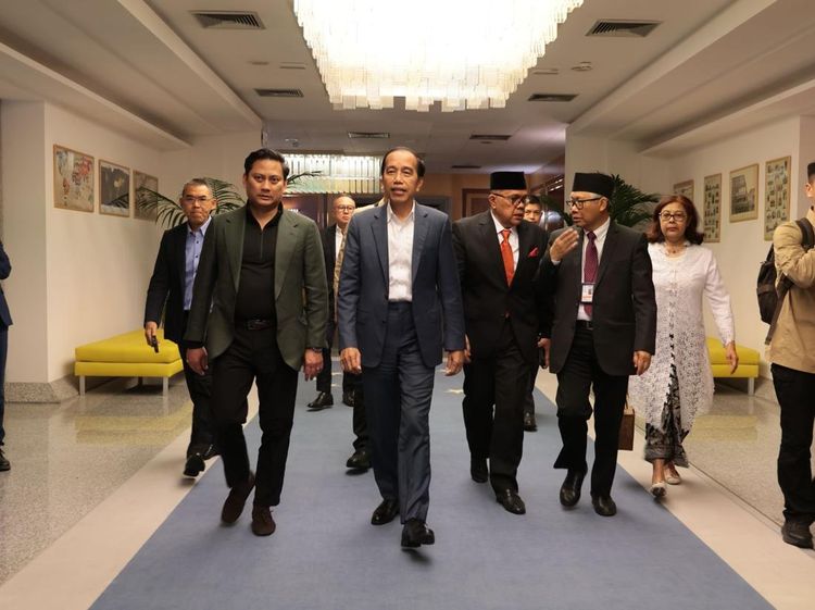 Potret Jokowi Utusan Prabowo Tiba di Roma Jelang Pemakaman Paus