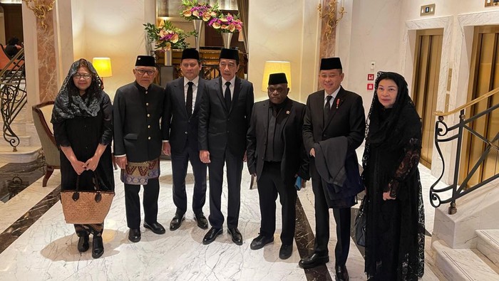 Presiden ke-7 RI Joko Widodo melayat pemakaman Paus Fransiskus di Vatikan, Sabtu (26/4/2025).