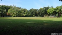 Lapangan ini menjadi tempat berkumpulnya hantu tentara saat upacara kemerdekaan. Hiii.... (bonauli/detikcom)
