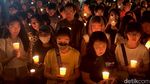 Doa dan Penyalaan 1.000 Lilin untuk Paus Fransiskus di Katedral Surabaya