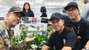 Ricky Siahaan meninggal setelah kena serangan jantung usai menyelesaikan konser di Jepang.