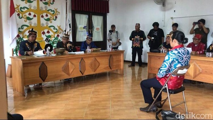 Saifullah jalani putusan Sidang Adat Dayak.