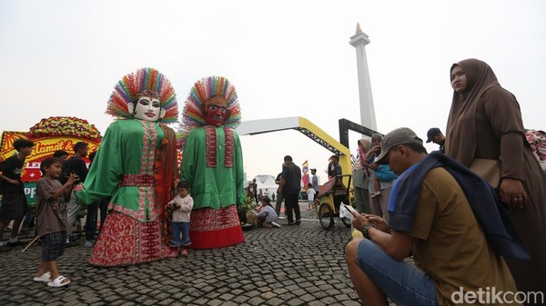 Semarak Warga Jakarta Ramaikan Lebaran Betawi di Monas