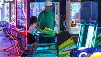 Salah satu yang menarik ialah kawasan gokart elektrik dengan trek tiga lantai dan di dalam ruangan.