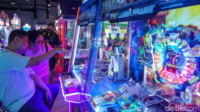 Serunya Wahana Baru di Entertainment District PIK 2 PIK 2 kini punya destinasi baru yaitu Entertainment District, yang di dalamnya terdapat permainan gokart, bowling, hingga ice skating. Wahana modern ini cocok untuk keluarga & anak muda.