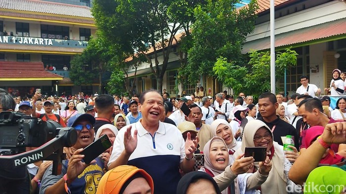SMAN 1 Jakarta menggelar Reuni Akbar XI bertema Bahagianya Kita 11 yang dihadiri Ketua Ikatan Keluarga Alumni SMAN 1 Jakarta (Ikaboedoet) yang juga Founder CT Corp, Chairul Tanjung (CT) (Kurniawan F/detikcom)