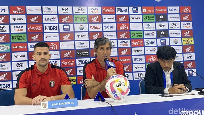 Pelatih Bali United, Stefano Cugurra Teco saat sesi konferensi pers usai laga kontra PSM Makassar di Stadion Gelora BJ Habibie, Parepare.