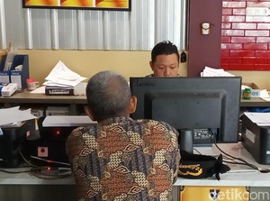 Ahok Lapor Polisi Usai Matanya Ditinju hingga Lebam Saat Jaga Parkir