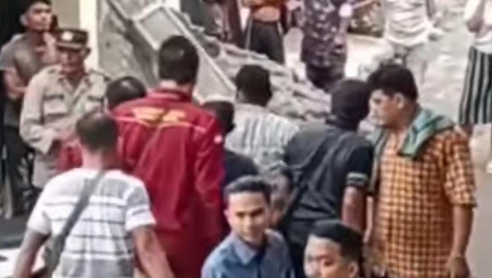 Tangkapan layar video viral saat warga cekcok terkait pengerusakan gereja.