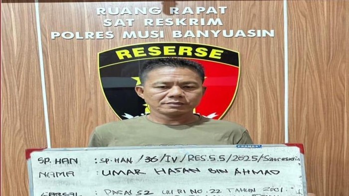 Umar Hasan, pemilik sumur minyak ilegal di Muba saat ditangkap polisi.