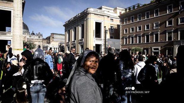 A nun reacts as she waits in the street before late Pope Francis' funeral ceremony at St Peter's Square in The Vatican on April 26, 2025. (Photo by JEFF PACHOUD / AFP)