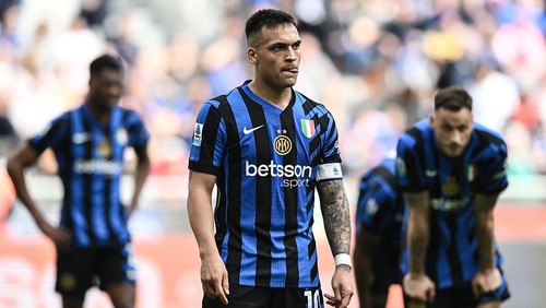 MILAN, ITALY - APRIL 27: Lautaro Martinez of Internazionale reacts with disappointment during the Serie A match between FC Internazionale and AS Roma at Stadio Giuseppe Meazza on April 27, 2025 in Milan, Italy. (Photo by Image Photo Agency/Getty Images)