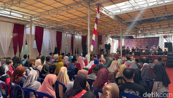 Acara ulang tahun ke-60 Kades Sultan Majalengka, Yosa Novita.