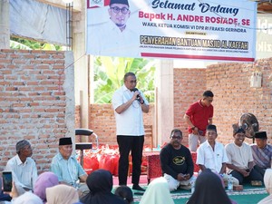 Andre Rosiade Beri Bantuan Rp 50 Juta-Sembako di Kampung Jua Padang