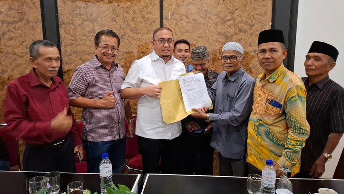 Andre Rosiade bertemu dengan ninik mamak dari Pesisir Selatan, Sumbar