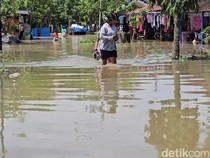 Warga Ketitang Wetan Pati Kebanjiran gegara Tanggul Sungai Widodaren Jebol