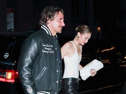 Foto: Gigi Hadid dan Bradley Cooper Gandengan, Cincin di Jari Manis Disorot