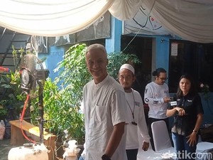 Suasana Rumah Duka Bunda Iffet di Potlot, Ganjar Pranowo-Armand Maulana Takziah