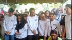 Potret Bimbim Slank Turun ke Liang Lahad dan Peluk Foto Bunda Iffet