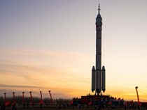 China Kirimkan Tiga Astronot ke Luar Angkasa