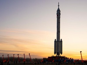 China Kirimkan Tiga Astronot ke Luar Angkasa