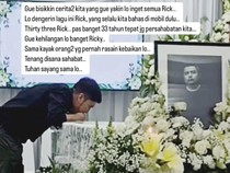 Momen Desta Bisikan Kenangan Persahabatan ke Jenazah Ricky Siahaan