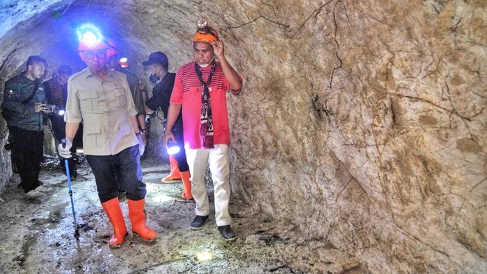 Menteri Kebudayaan Fadli Zon mengunjungi situs warisan budaya Situs Gua Jepang Bukit Futusuba dalam kunjungan kerjanya di Nusa Tenggara Timur (NTT).