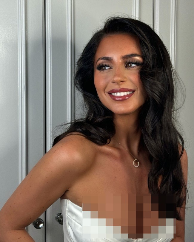 Manuel Ugarte digosipkan tengah berpacaran dengan wanita cantik bernama Georgia May Heath. Gosip tersebar setelah bintang Manchester United itu tertangkap sedang makan malam bersama Georgia.Foto: Instagram @georgiamayheath