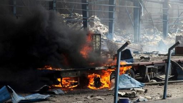 IRAN-PORT-EXPLOSION tim penyelamat