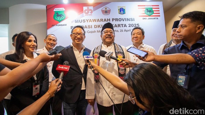Jakarta Targetkan Jadi Sentra Kuda Pacu Nasional Charles Honoris resmi memimpin Pordasi Jakarta 2025-2029. Ia menargetkan Jakarta jadi pusat olahraga berkuda dan siap cetak atlet berprestasi nasional.