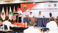 Charles juga menyiapkan dua program utama, yakni melanjutkan berbagai ajang olahraga berkuda di tingkat daerah dan nasional, serta mempersiapkan atlet Jakarta untuk berprestasi di PON 2028.