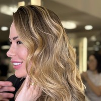 Menurut Ju, perubahan perlakuan pria terhadapnya terasa langsung begitu ia mulai mengenakan cincin tersebut. Tatapan yang tadinya penuh ketertarikan berubah menjadi lebih sopan, dan sebagian besar pria berpikir dua kali sebelum mencoba berbicara dengannya. Foto: dok. Instagram @juisen