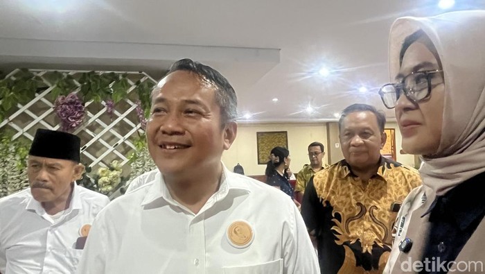 Ketua Umum Sedulur Kayu dan Mebel (Sekabel), Setyo Wisnu Broto (kiri) bersama Wakil Wali Kota Solo, Minggu (27/4/2025)