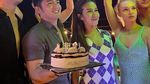 Pose Keren Mayang Lucyana saat Kulineran di Minimarket