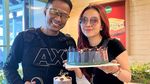 Pose Keren Mayang Lucyana saat Kulineran di Minimarket