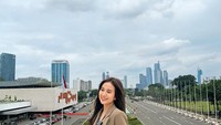 Selain disibukkan dengan magang di gedung DPR, Mayang Lucyana kini tengan mendalami hobi baru, yakni freediving yang membuat netizen terpukau. Foto: Instagram @mayaang.lucyaana