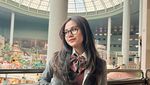 Pose Keren Mayang Lucyana saat Kulineran di Minimarket