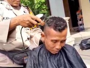 Polisi Kebumen Bripka Kuwat yang Senang Layani Cukur Rambut ODGJ