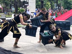 Sambut World Dance Day, Ratusan Penari Tampil di Tugu Kartini Tulungagung