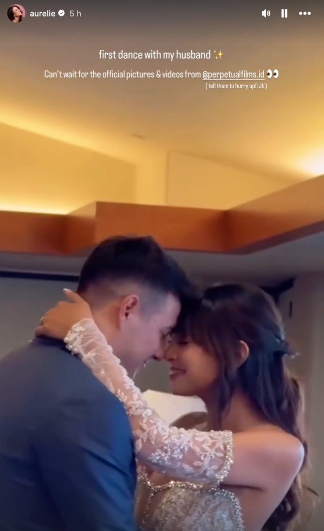 Dalam salah satu unggahannya terlihat Aurelie dan Tyler yang memamerkan kemesraan mereka. Keduanya begitu memukau tampil dengan gaya simpel nan elegan. Foto: Instagram