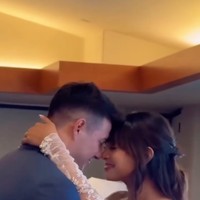 Dalam salah satu unggahannya terlihat Aurelie dan Tyler yang memamerkan kemesraan mereka. Keduanya begitu memukau tampil dengan gaya simpel nan elegan. Foto: Instagram