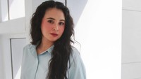 Gadis Sampul ini juga eksis di dunia tarik suara. Ia tergabung dalam grup Bukan Bintang Biasa bersama Raffi Ahmad hingga Chelsea Olivia. Foto: Instagram ayushita